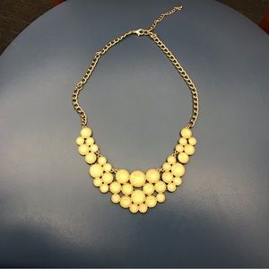 NWOT Beautiful cream color stone Necklace